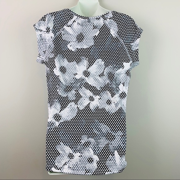 Nike running women’s top size medium black white - Picture 3 of 5